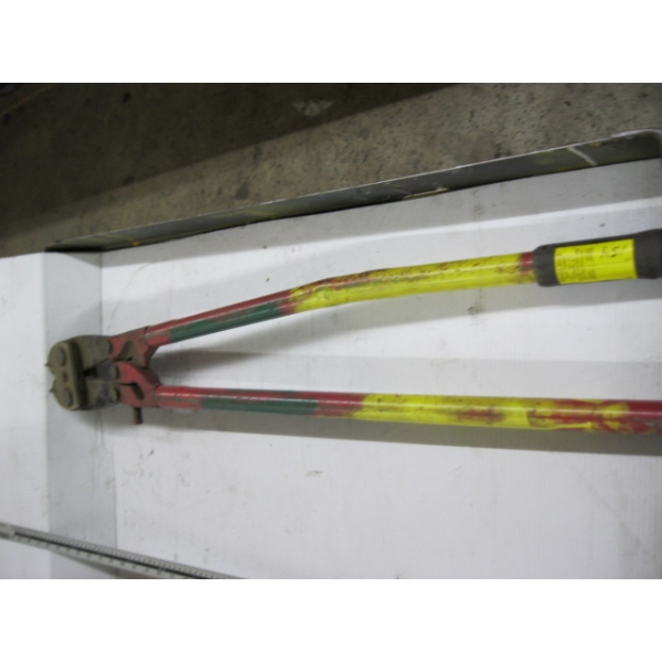 HEAVY DUTY SET OF BOLT CUTTERS