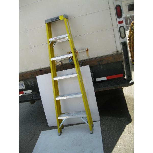 6' ALUMINUM FIBERGLASS STEPLADDER