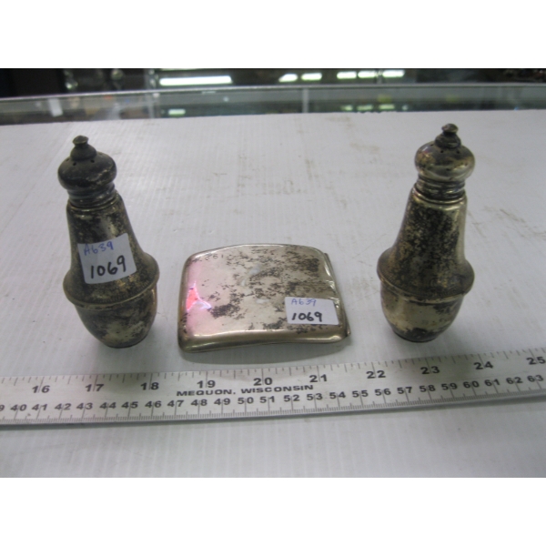 PAIR OF STERLING S&P SHAKERS & A CIGARETTE CASE