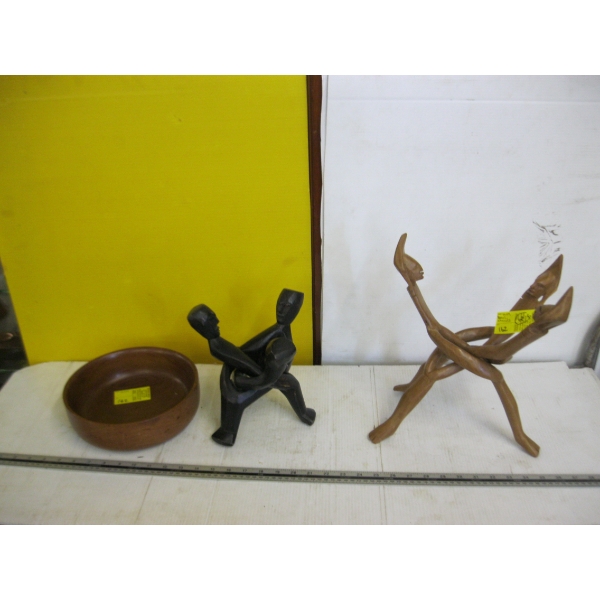 2 BOWL STANDS & A BOWL