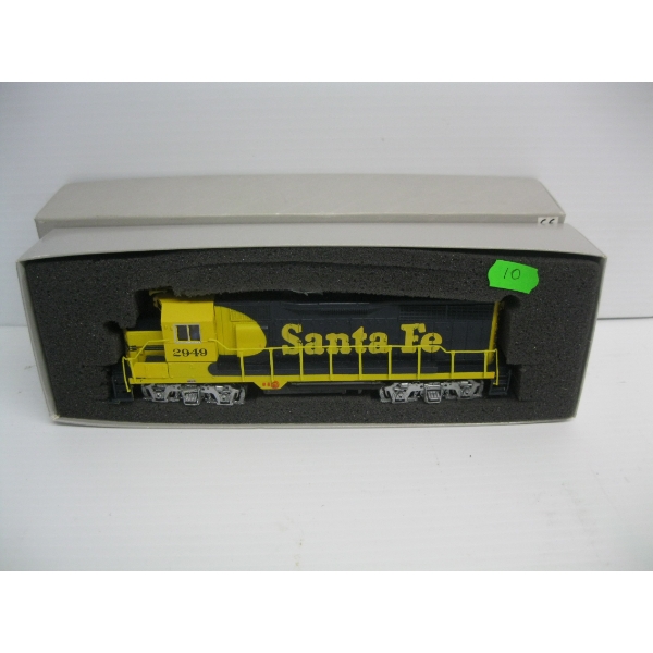 HO SCALE BACHMAN SANTA FE ENGINE