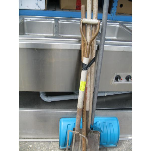 BUNDLE OF ASST. GARDEN TOOLS, SNOW SHOVEL, ETC.