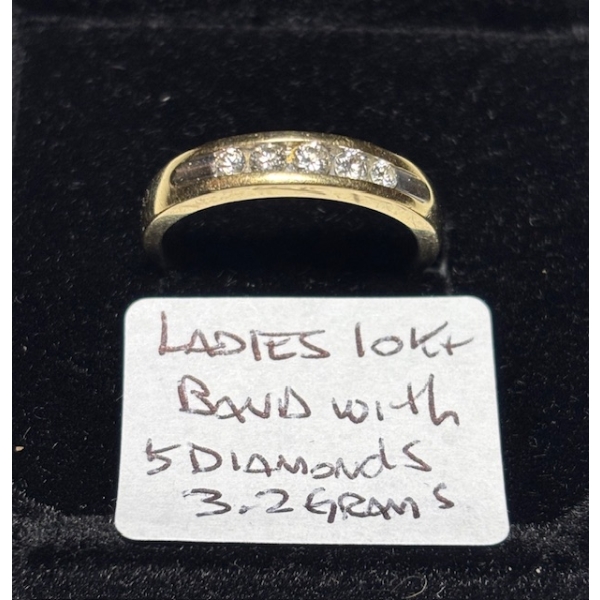 LADIES 10KT BAND W/5 DIAMONDS, 3.2G, SZ 7 1/2