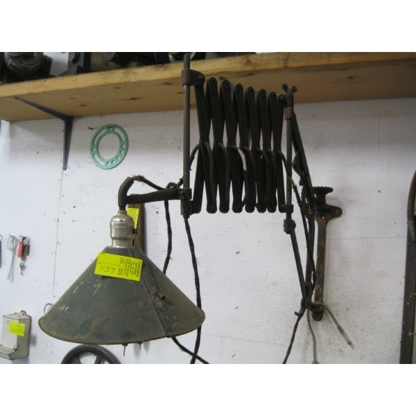 SCISSOR ADJUSTABLE LIGHT FIXTURE