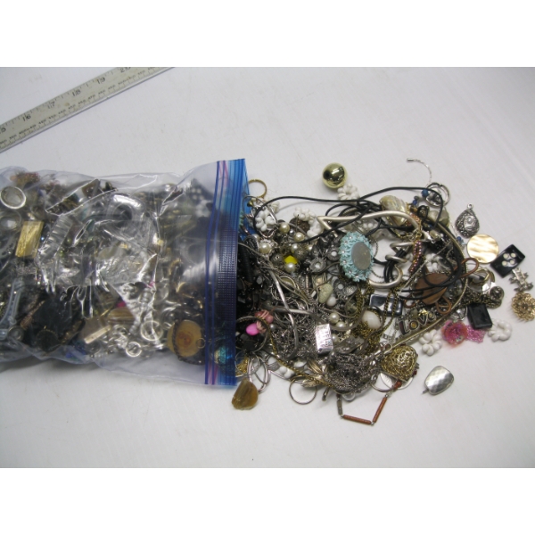 BAG OF COSTUME JEWELLERY