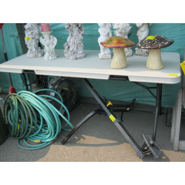 6' FOLDING PLASTIC TABLE