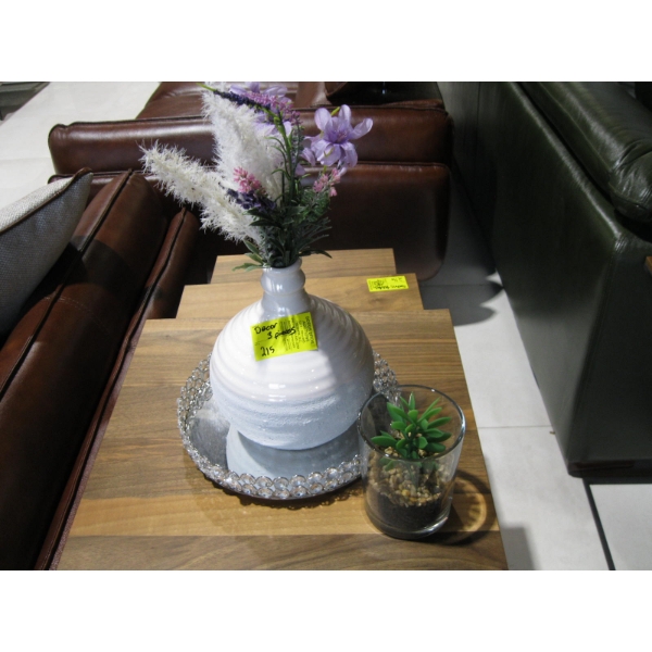 3 PIECES OF DÉCOR