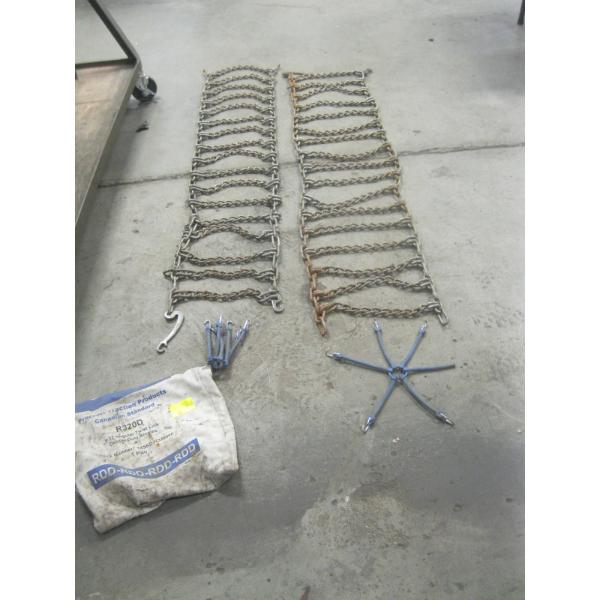 SET OF TIRE CHAINS