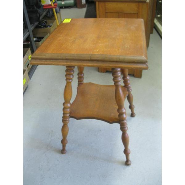 ANTIQUE SPOOL LEGGED SQUARE TOP OCCASIONAL TABLE