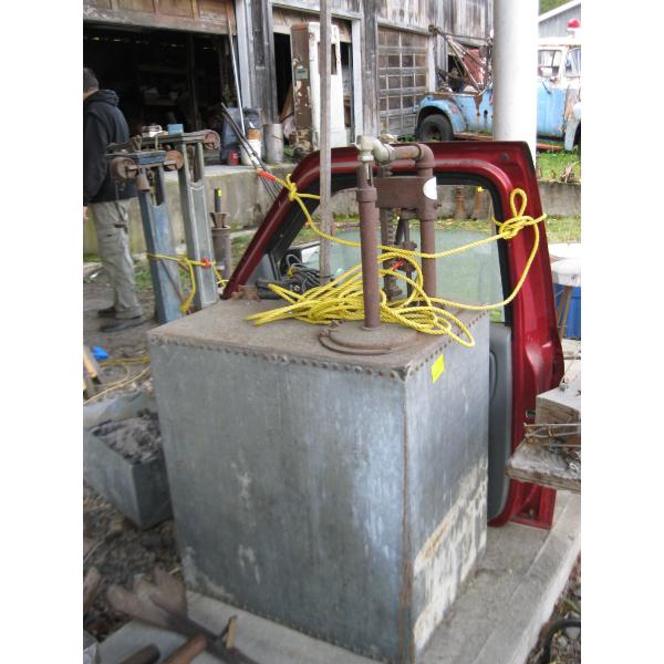 BOWSER OIL PUMP W/TANK & GAUGE
