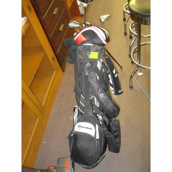 SET OF GOLF CLUBS IN TAYLOR MADE BAG W/STAND