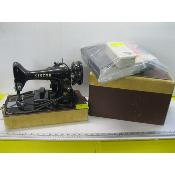SINGER MODEL 99K ELECTRIC SEWING MACHINE W/ACCESS.