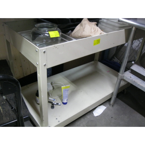 ROLLING METAL CART ON CASTORS