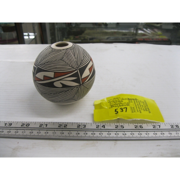 NATIVE AMERICAN SIGNED JOSEPHINO ANJONIO VASE