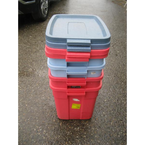 4 RUBBERMAID TOTES W/LIDS