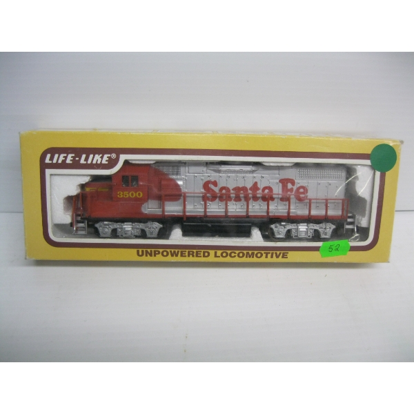 SANTA FE HO SCALE ENGINE