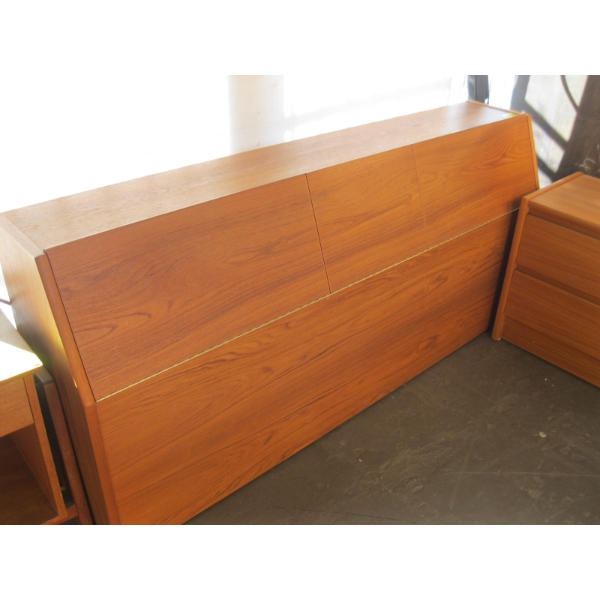 QUEEN SIZE RADIO HEADBOARD W/DROP STORAGE & ROLLER FRAME 