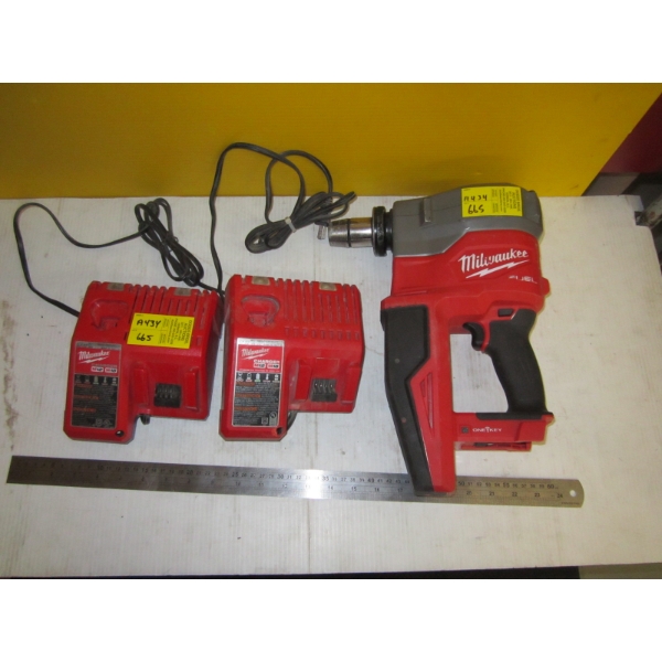 MILWAUKEE PRO PEX EXPANDER & 2 CHARGERS