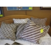 Image 3 : 7 SM. PILLOWS