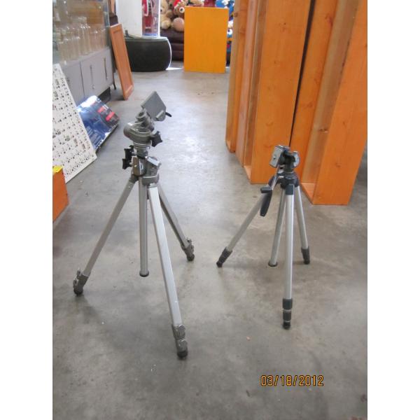 2 TRIPODS