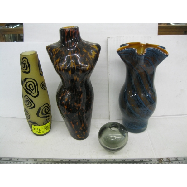 4 DECORATIVE VASES