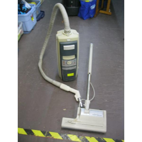 ELECTROLUX VACUUM W/POWER HEAD