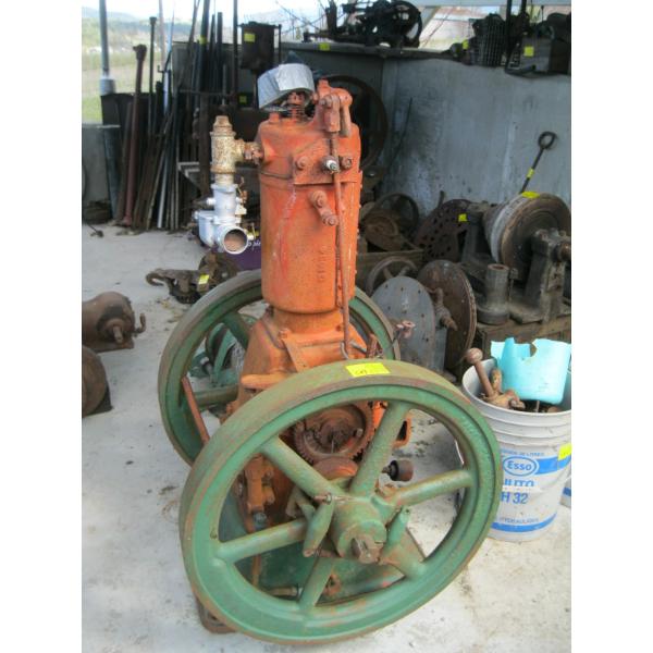 "AS IS" VERTICAL INTERNATIONAL ENGINE
