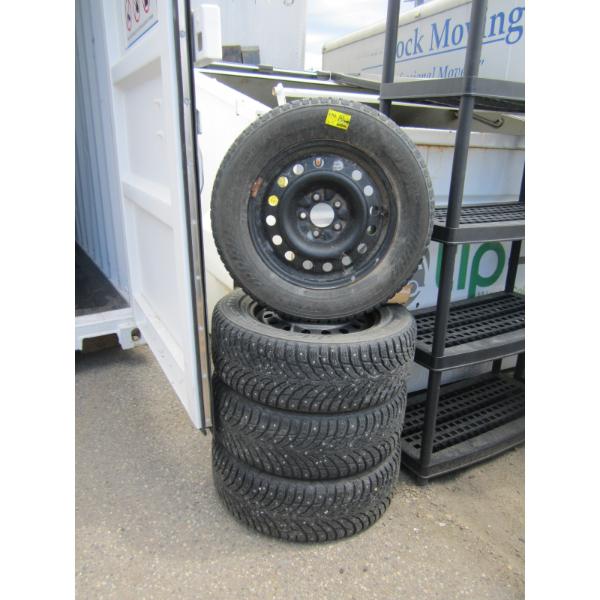 SET OF 4 NOKIAN 225/60R16 WINTER STUDDED TIRES