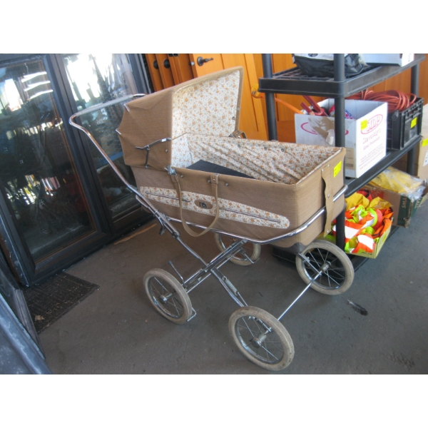 VINTAGE BABY CARRIAGE