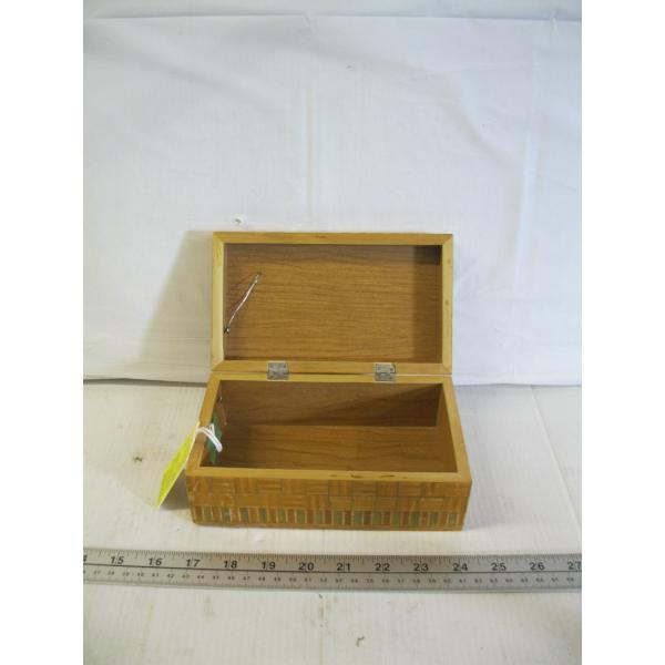 VINTAGE WOOD MARQUETRY INLAID TRINKET BOX