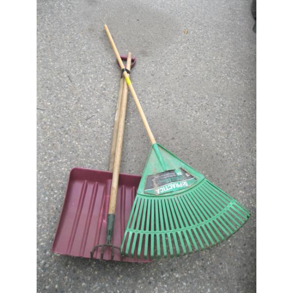 BUNDLE OF ASST. GARDEN TOOLS
