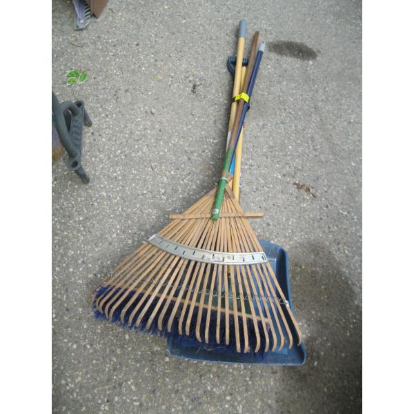 BUNDLE OF ASST. GARDEN TOOLS