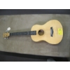 Image 2 : ALOHA 4 STRING UKELELE W/FABRIC CASE