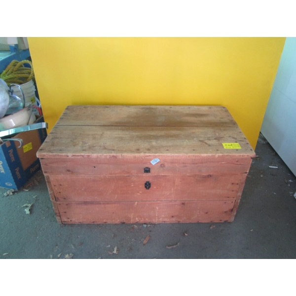 VINTAGE WOODEN BOX