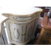 Image 2 : ANTIQUE LOOK GOLD & CREAM CORNER CABINET