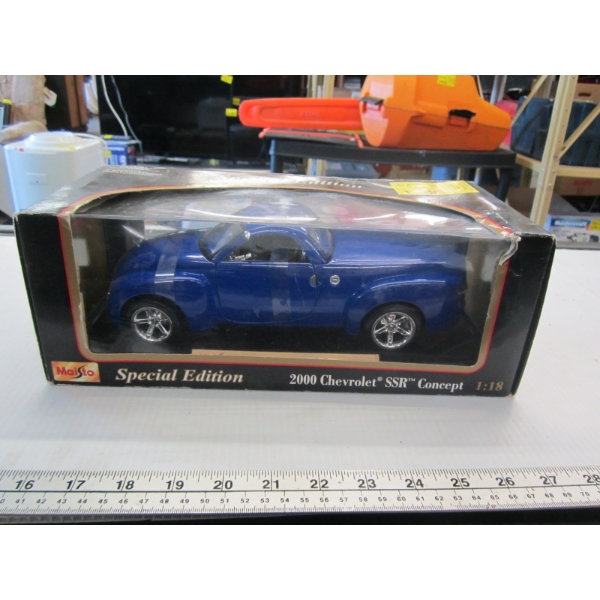 DIECAST 2000 CHEVROLET SSR CONCEPT