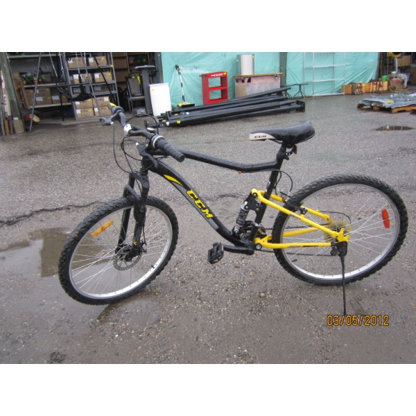 CCM FULL SUSPENSION MOUNTAIN BIKE