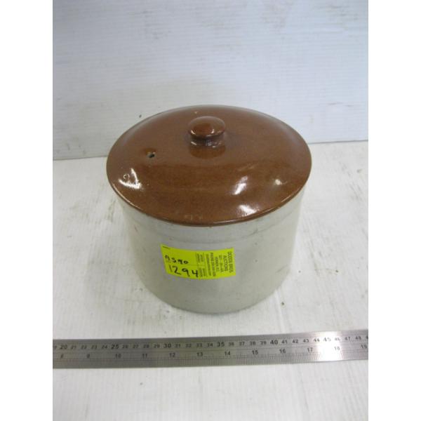 SM. CROCK W/BROWN LID