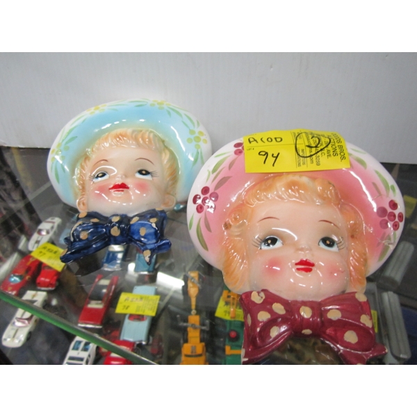 2 DECORATIVE WALL FLORAL HEADS - 1 DAMAGED