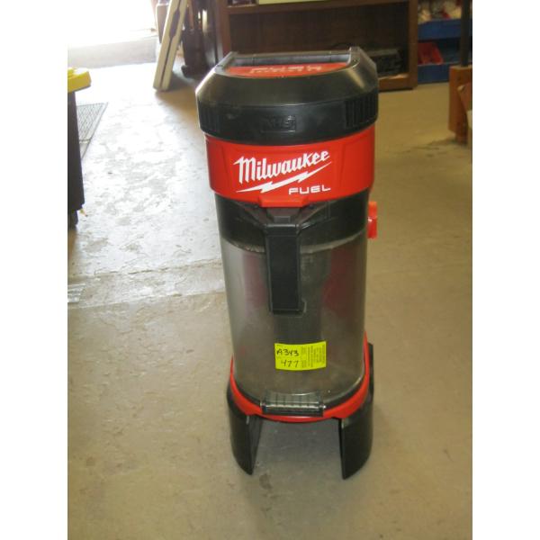 MILWAUKEE BACKPACK CORDLESS VACUUM, NO HOSE, BATTERY OR CHARGER