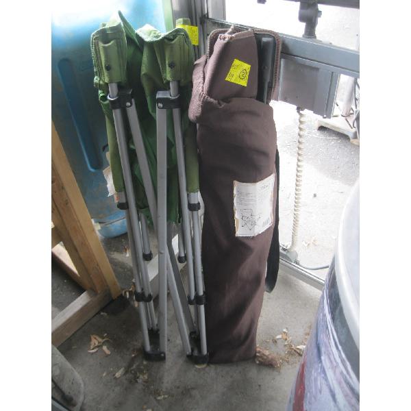 2 FOLDING CHAIRS  