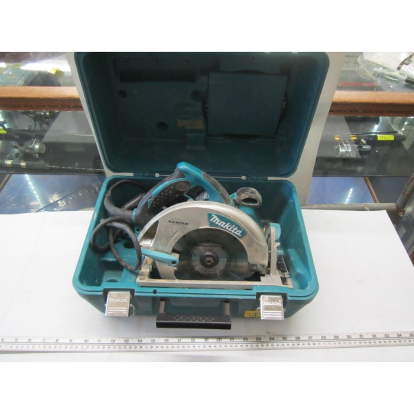 MAKITA SKILLSAW IN CASE