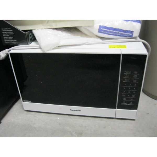 WHITE PANOSONIC MICROWAVE