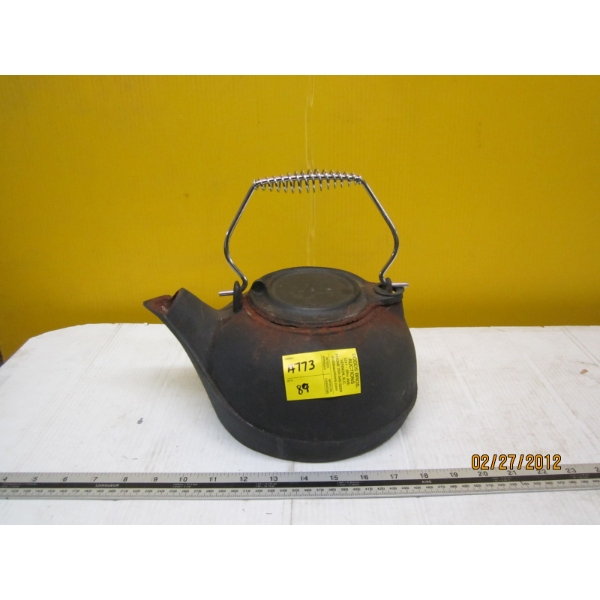 CAST TEAPOT W/LID