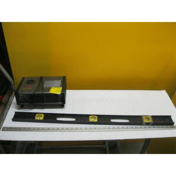 ELECTRIC HEATER & A 3' STANLEY LEVEL