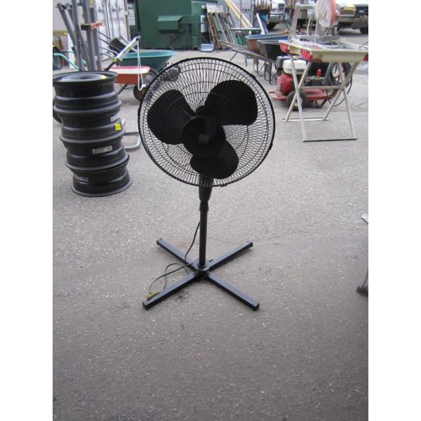 FLOOR STAND FAN