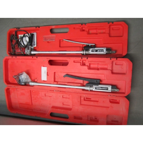 MILWAUKEE PROFESSIONAL AUTO FEED SCREW SYSTEM IN CASE W/EXTRA ATTACHMENT