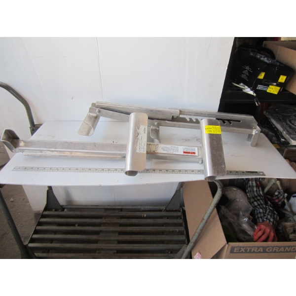 PAIR OF ALUMINUM LADDER JACKS