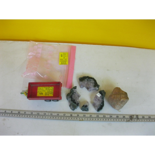 SM. STOCK TRAILER & BAG W/ASST. QUARTZ ROCK