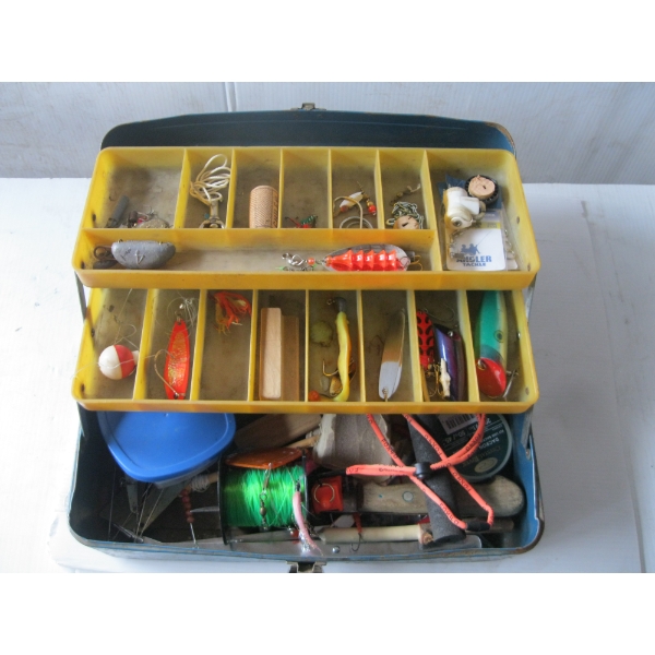 TACKLEBOX W/ASST. TACKLE